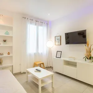 https://appartement-les-pieds-dans-leau-marseille.fr-provencehotel.com